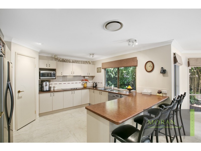 193 Crestwood Drive, Molendinar QLD 4214