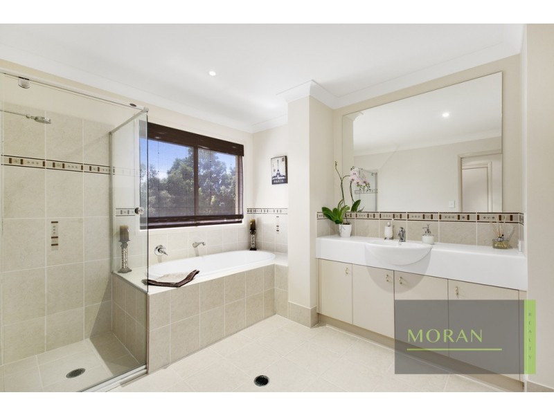 193 Crestwood Drive, Molendinar QLD 4214