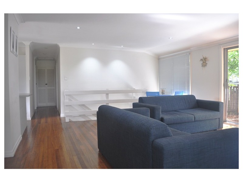 20 Golden Crescent, Southport QLD 4215