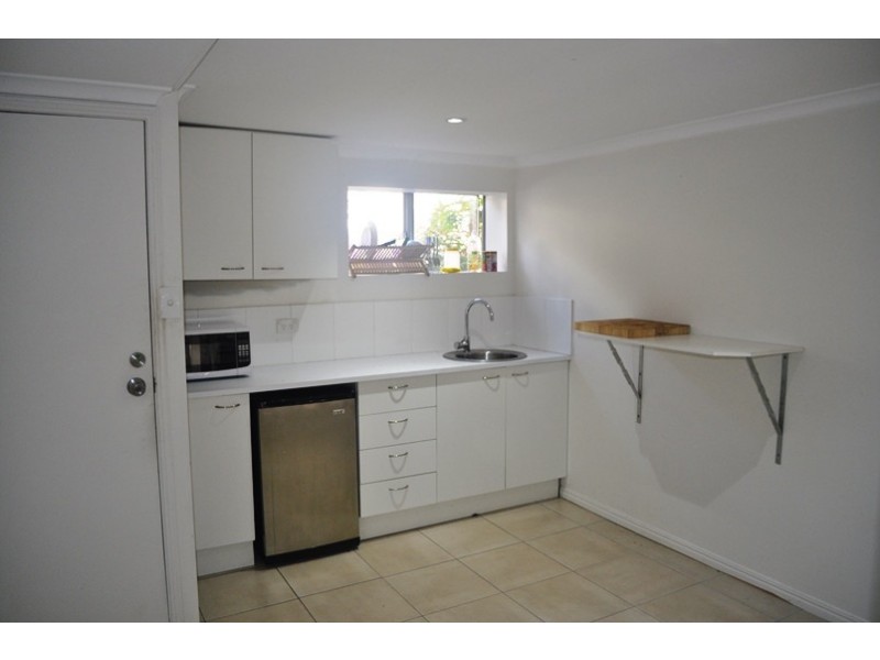 20 Golden Crescent, Southport QLD 4215