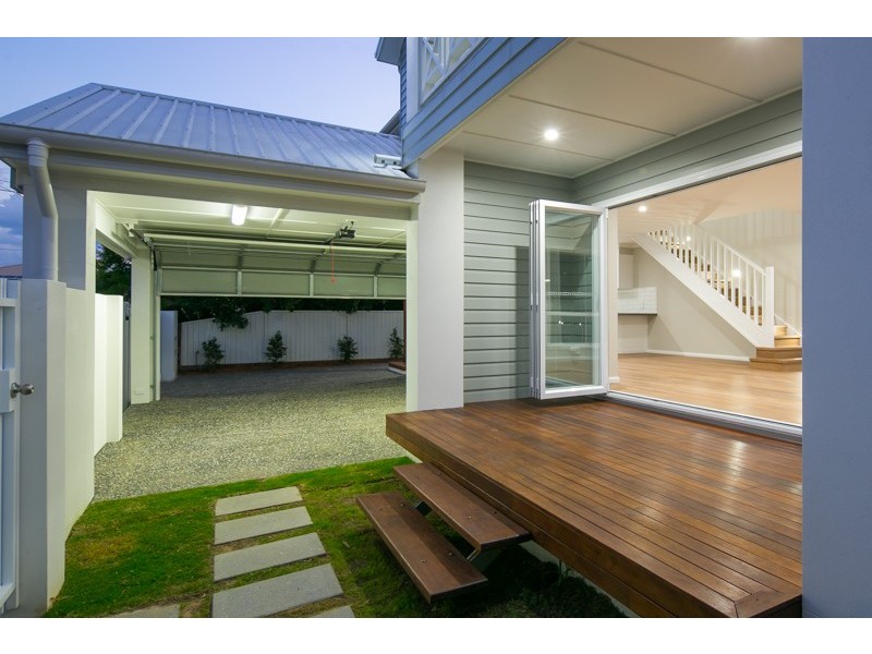 5 Sunshine Court, Labrador QLD 4215