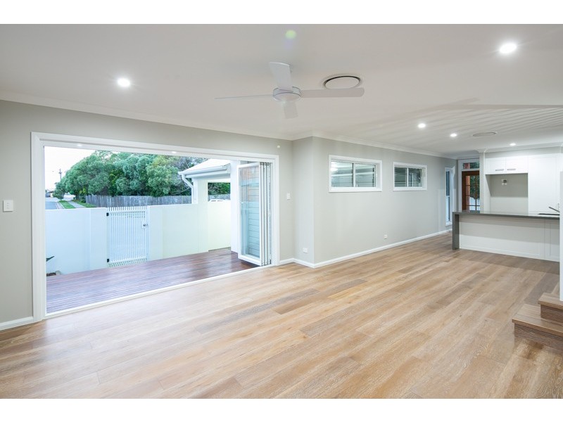 5 Sunshine Court, Labrador QLD 4215