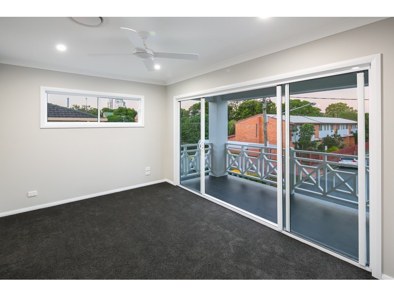 5 Sunshine Court, Labrador QLD 4215