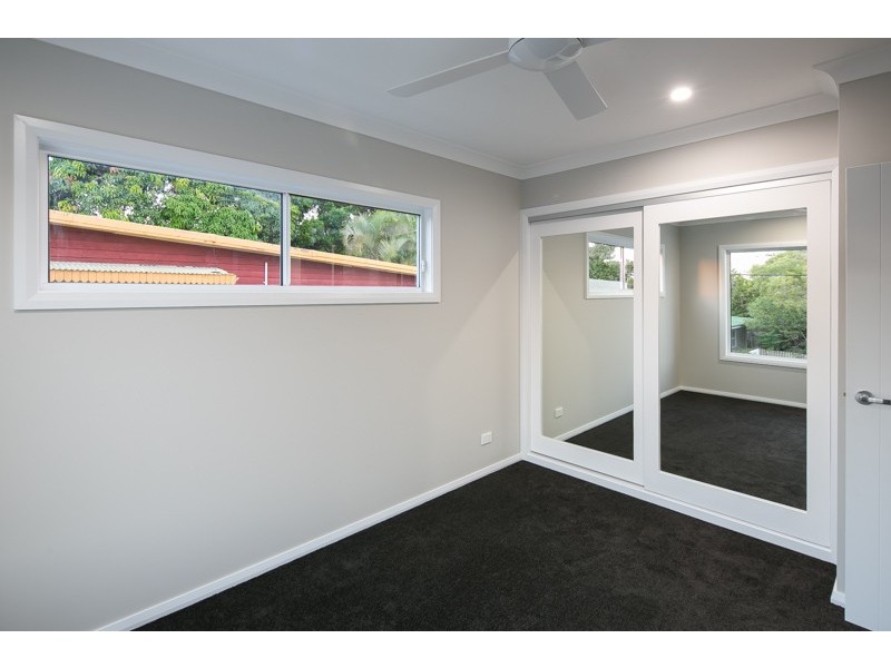 5 Sunshine Court, Labrador QLD 4215