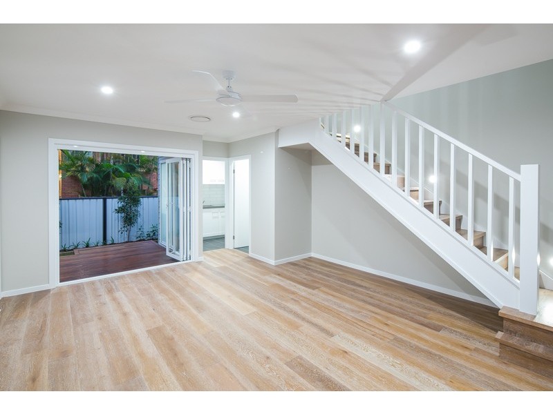 5 Sunshine Court, Labrador QLD 4215