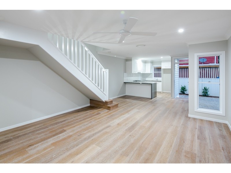 5 Sunshine Court, Labrador QLD 4215