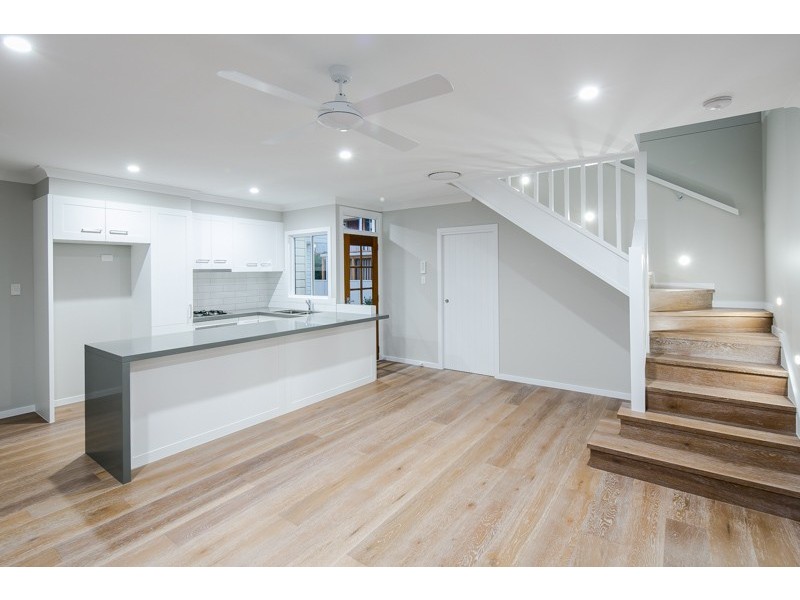 5 Sunshine Court, Labrador QLD 4215