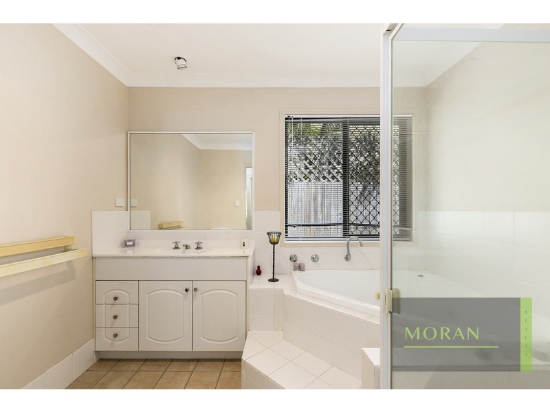 6 Crestbrook Glen, Molendinar QLD 4214