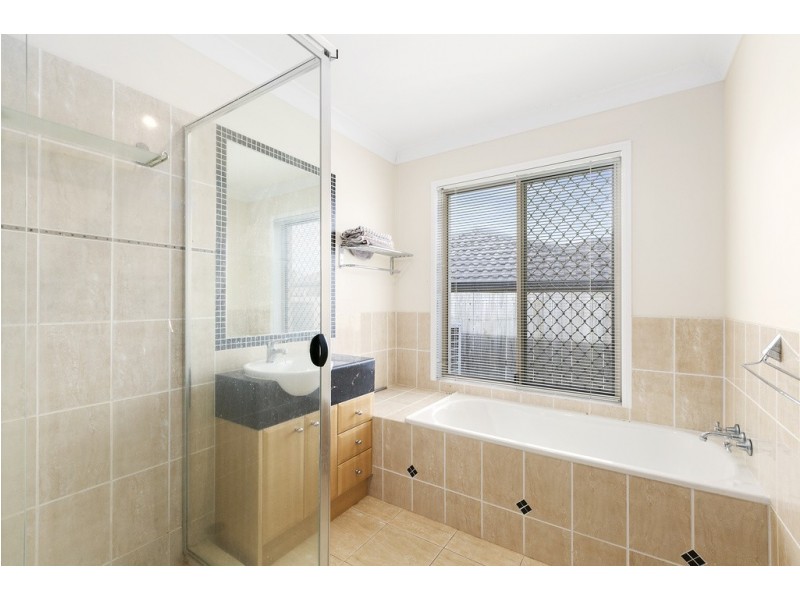 14 Wattlebrush Grove, Molendinar QLD 4214