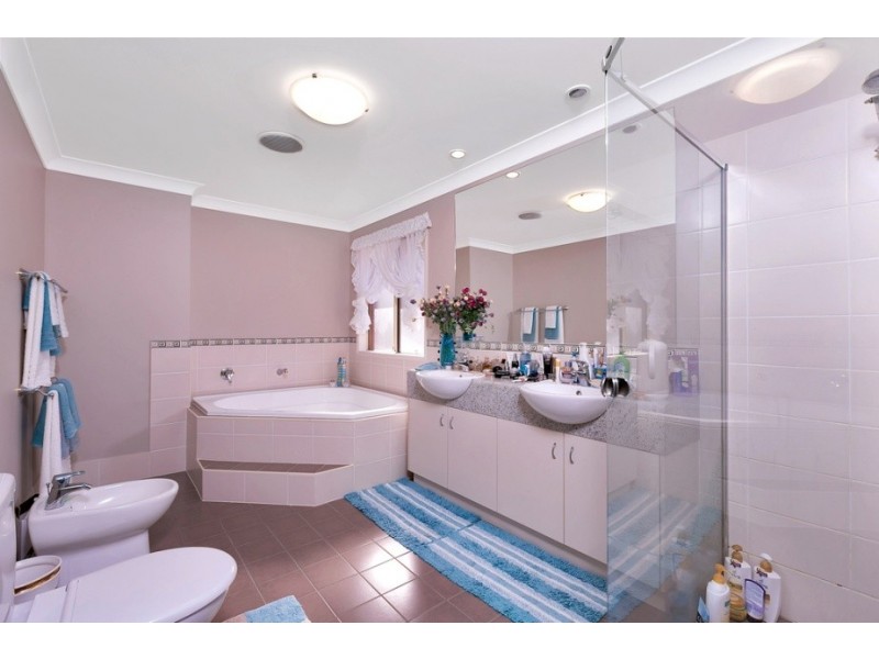 14 Banbrook Court, Molendinar QLD 4214