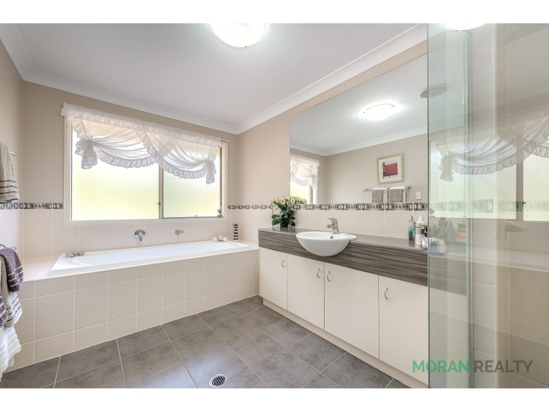 14 Banbrook Court, Molendinar QLD 4214