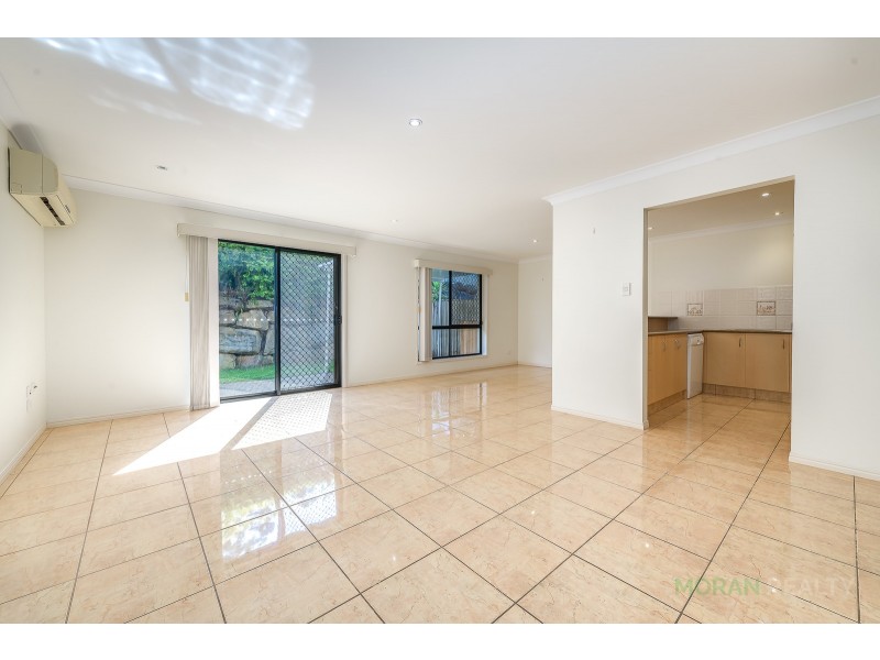 1/4 Jayden Place, Molendinar QLD 4214