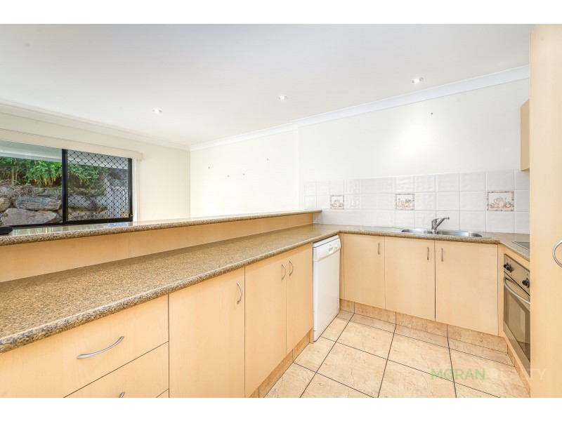 1/4 Jayden Place, Molendinar QLD 4214