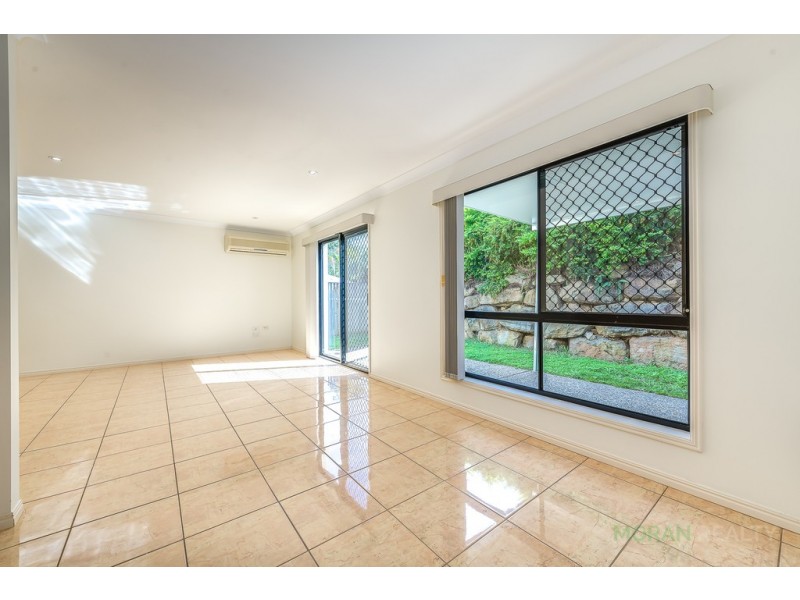 1/4 Jayden Place, Molendinar QLD 4214