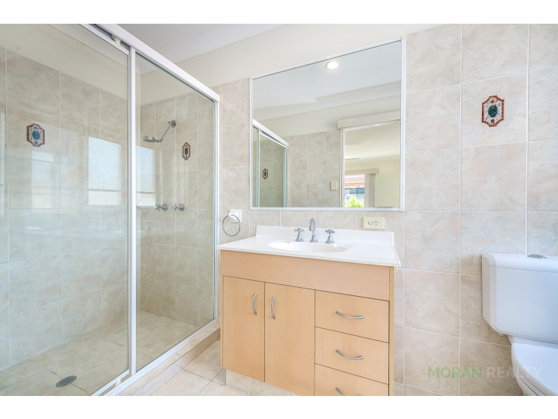 1/4 Jayden Place, Molendinar QLD 4214