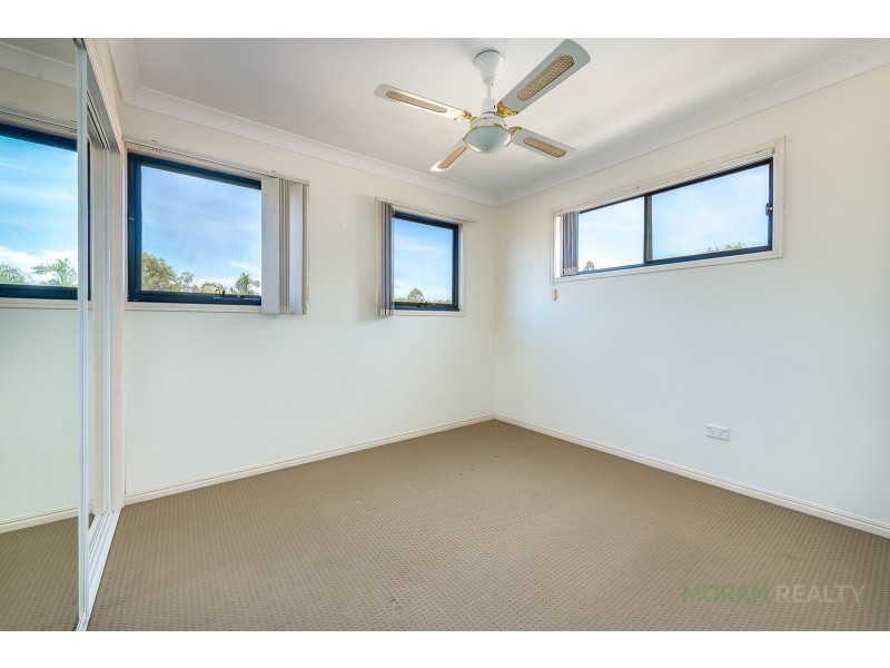 1/4 Jayden Place, Molendinar QLD 4214