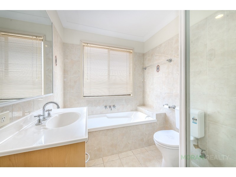 1/4 Jayden Place, Molendinar QLD 4214