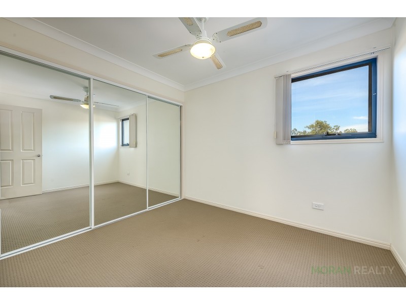 1/4 Jayden Place, Molendinar QLD 4214