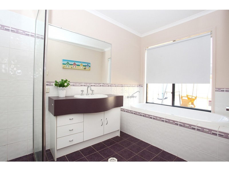 64 Coachwood Drive, Molendinar QLD 4214