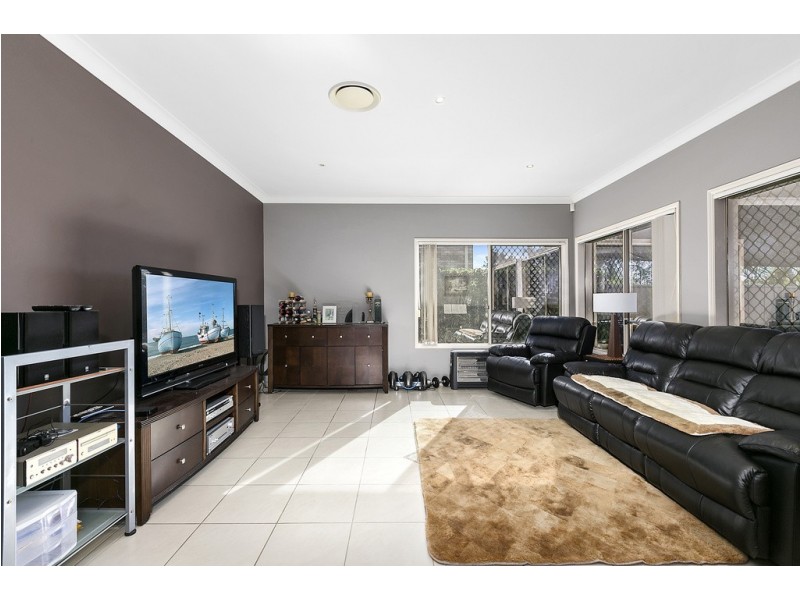 171 Crestwood Drive, Molendinar QLD 4214