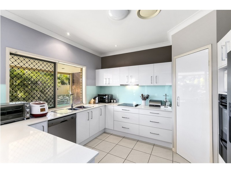 171 Crestwood Drive, Molendinar QLD 4214