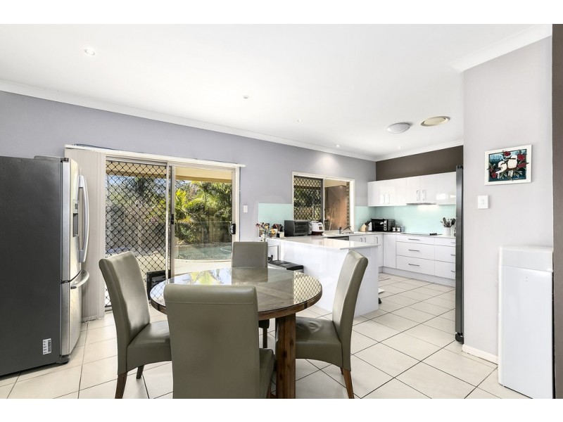 171 Crestwood Drive, Molendinar QLD 4214