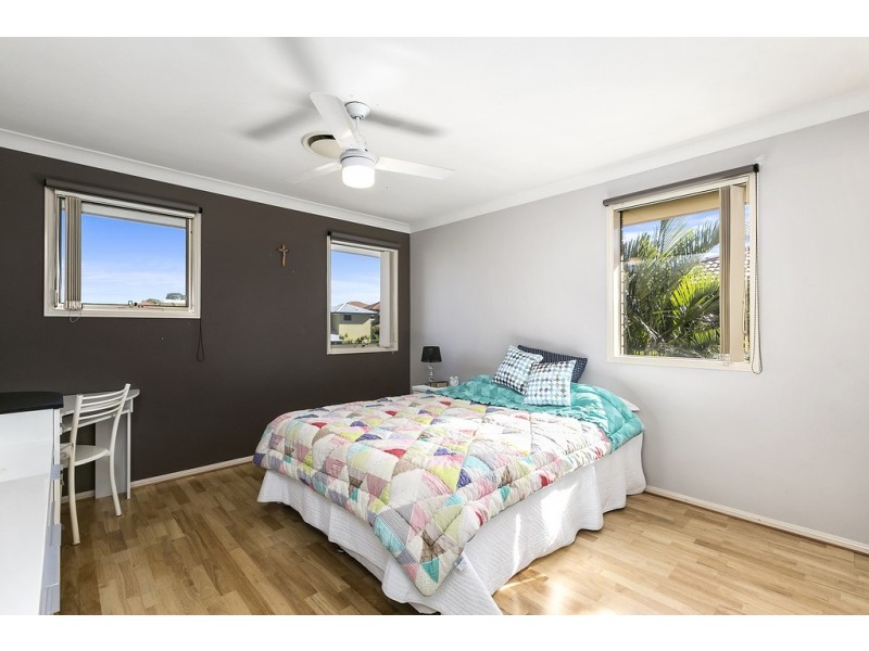171 Crestwood Drive, Molendinar QLD 4214