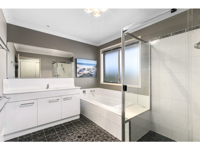 171 Crestwood Drive, Molendinar QLD 4214