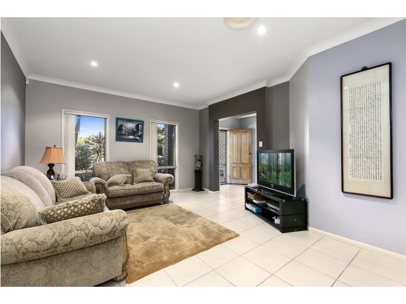 171 Crestwood Drive, Molendinar QLD 4214