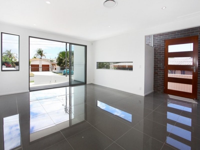 1/24 Drake Avenue, Paradise Point QLD 4216