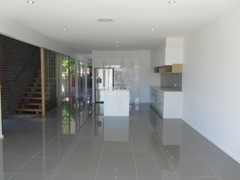 1/24 Drake Avenue, Paradise Point QLD 4216
