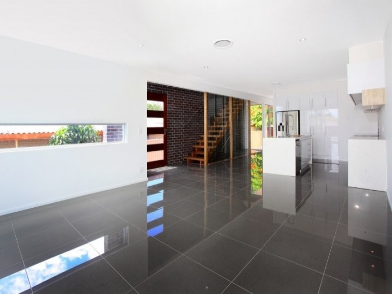 1/24 Drake Avenue, Paradise Point QLD 4216