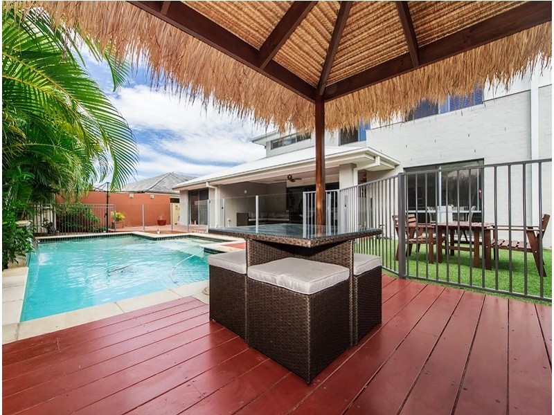 214 Crestwood Drive, Molendinar QLD 4214