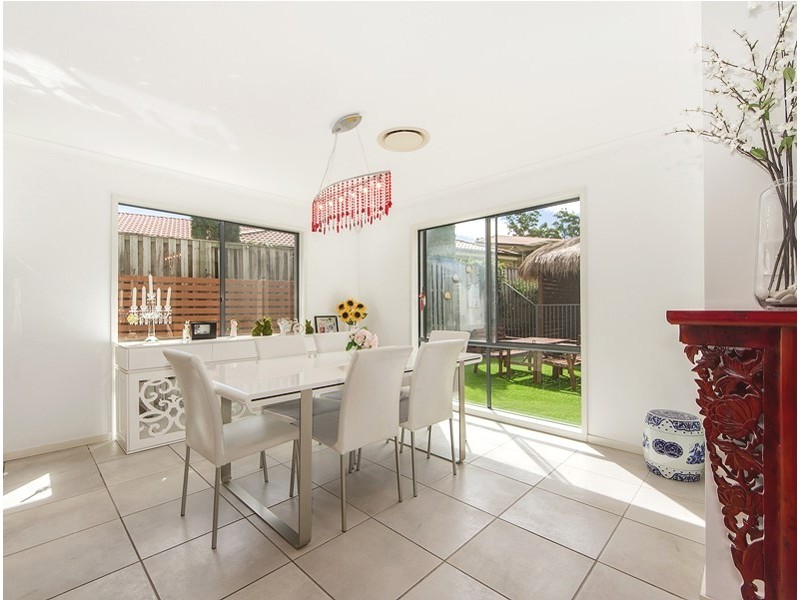 214 Crestwood Drive, Molendinar QLD 4214