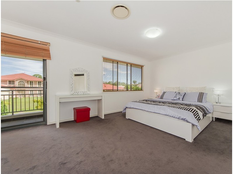 214 Crestwood Drive, Molendinar QLD 4214