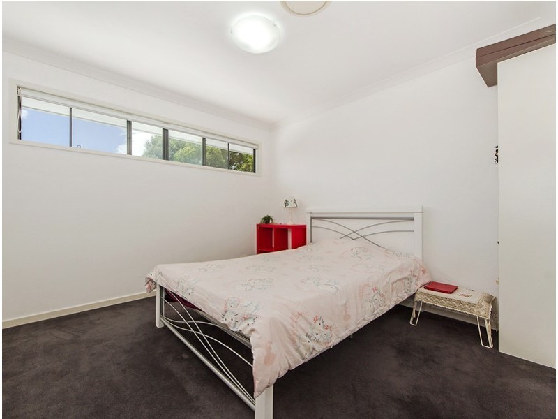 214 Crestwood Drive, Molendinar QLD 4214