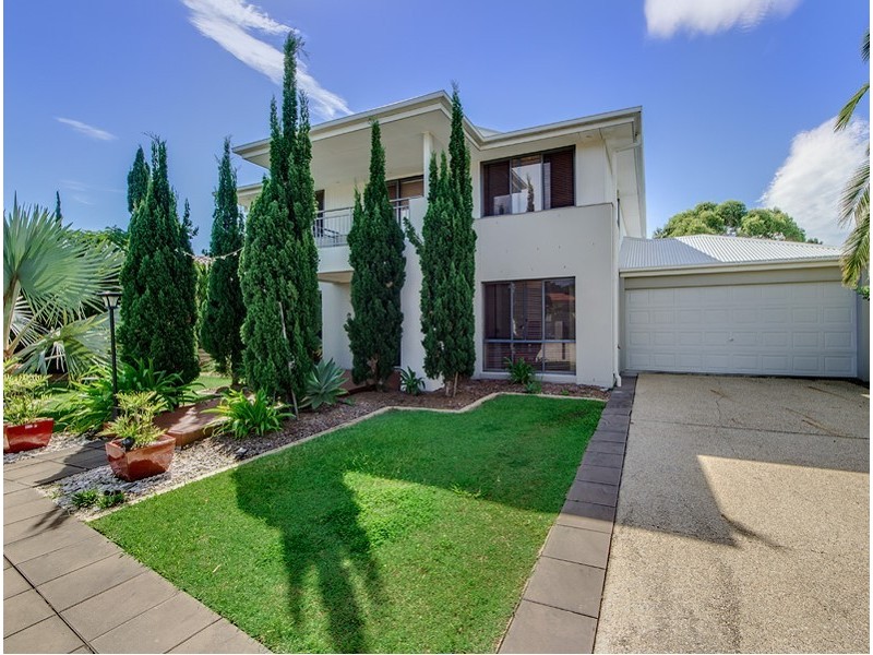 214 Crestwood Drive, Molendinar QLD 4214