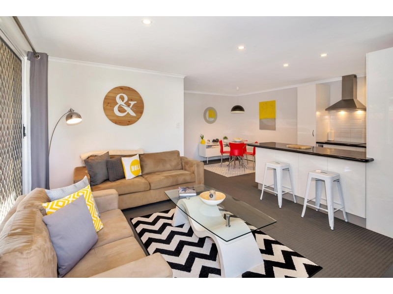 2/49 Galloway Drive, Ashmore QLD 4214