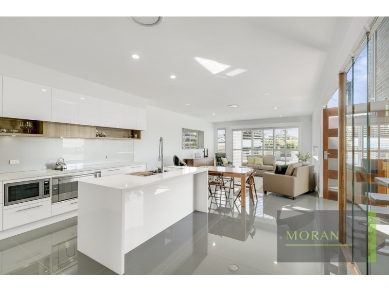 2/24 Drake Ave, Paradise Point QLD 4216