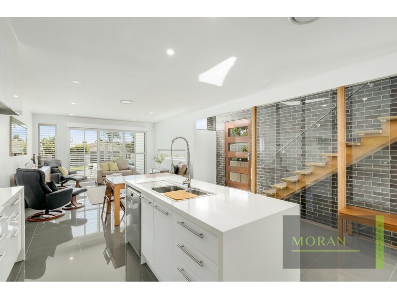 2/24 Drake Ave, Paradise Point QLD 4216