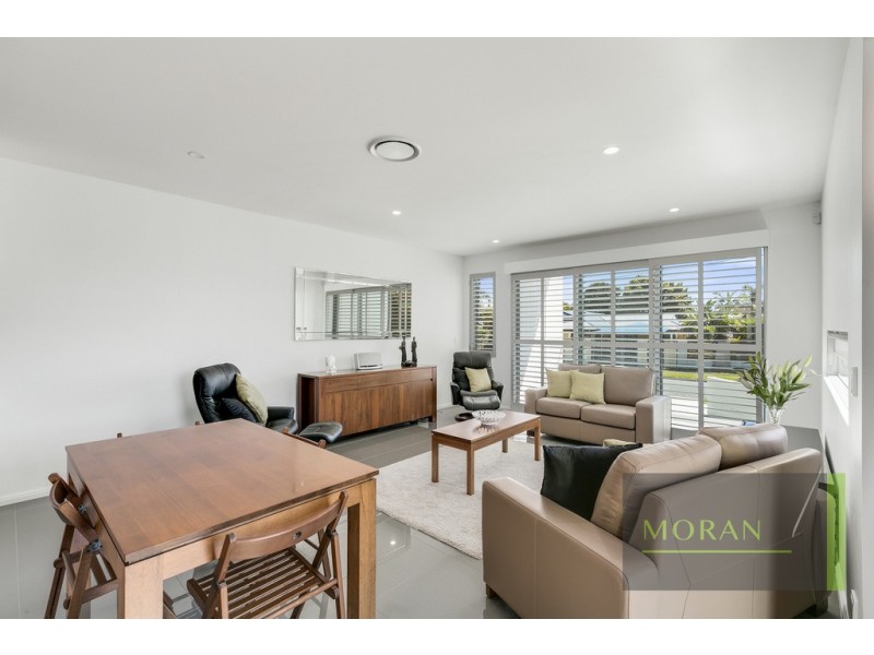2/24 Drake Ave, Paradise Point QLD 4216