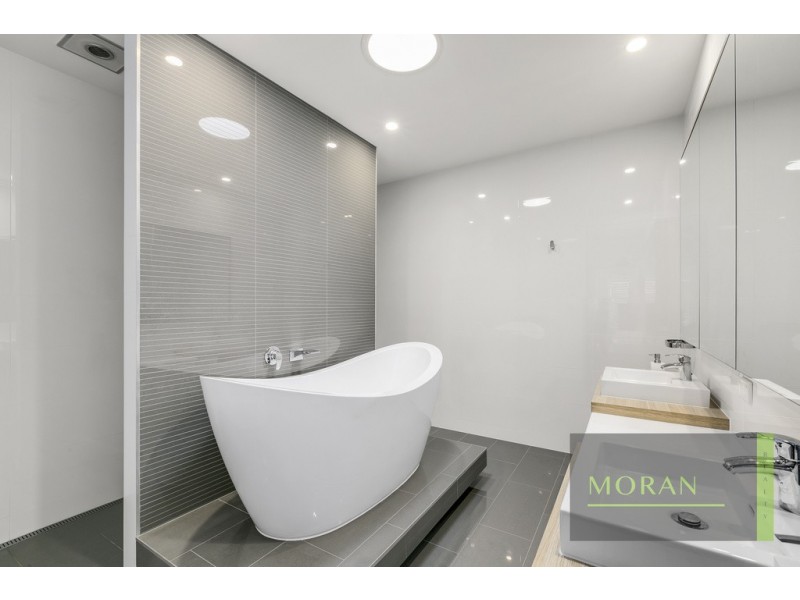 2/24 Drake Ave, Paradise Point QLD 4216