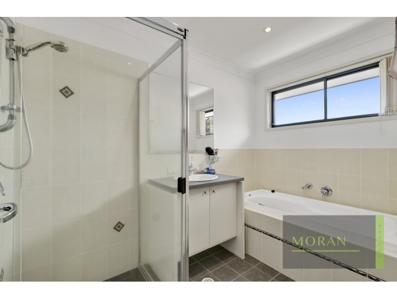 14 Lockwood Place, Molendinar QLD 4214