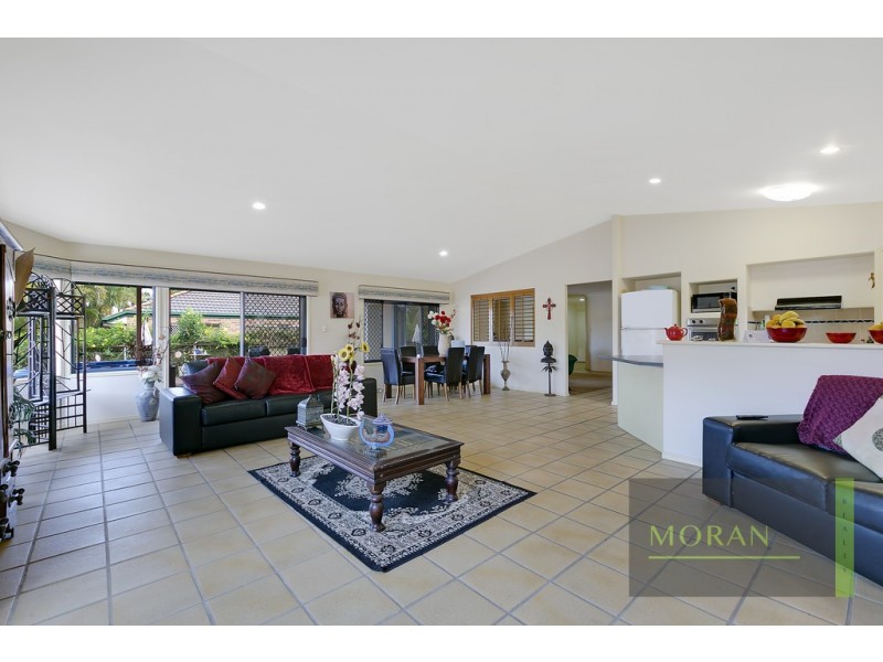 45 Crestwood Drive, Molendinar QLD 4214