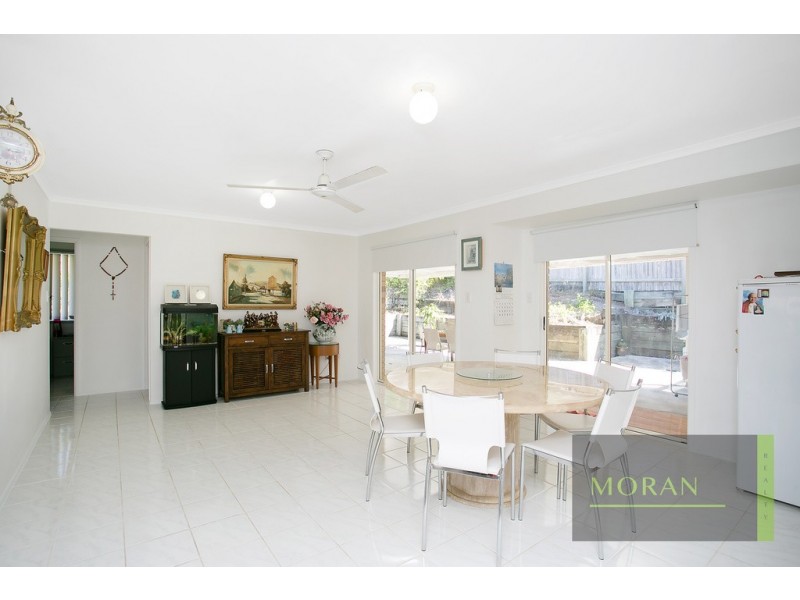 8 Knight Crescent, Nerang QLD 4211