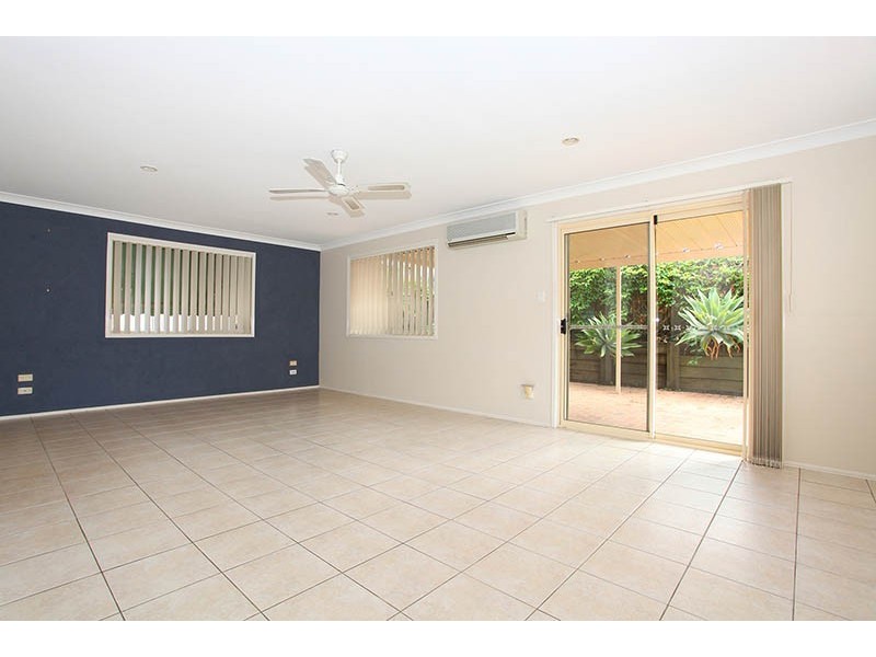 180 Greenacre Drive, Arundel QLD 4214