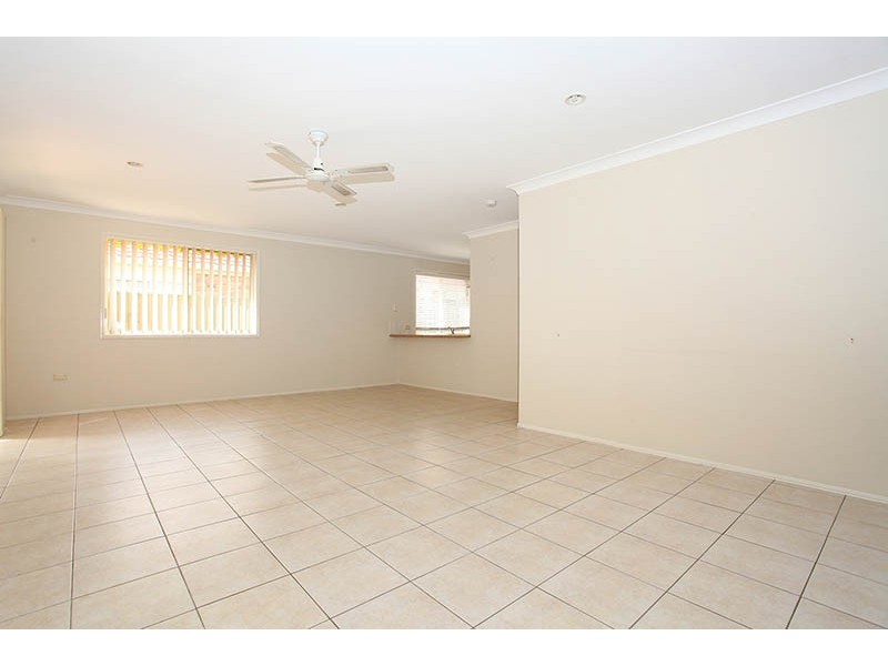 180 Greenacre Drive, Arundel QLD 4214