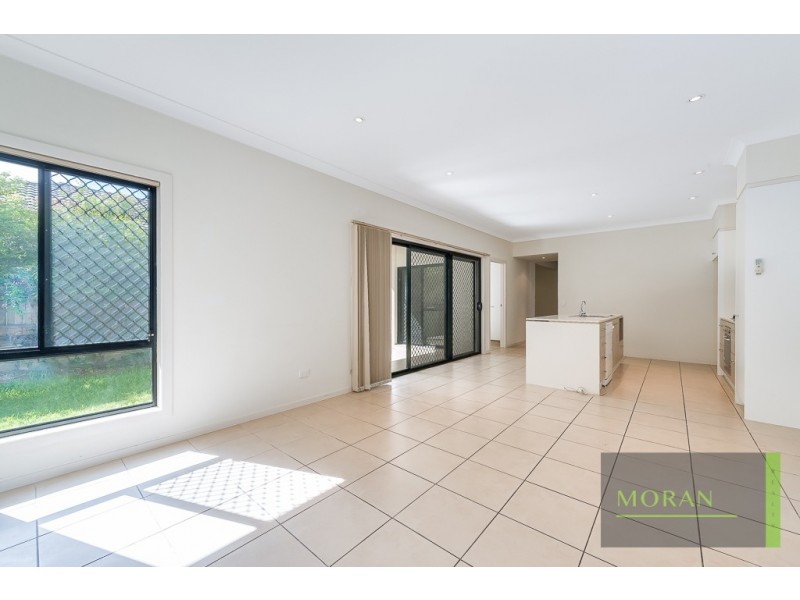 30 Lockwood Place, Molendinar QLD 4214