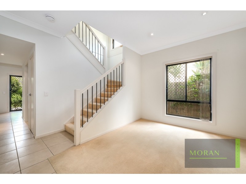 30 Lockwood Place, Molendinar QLD 4214