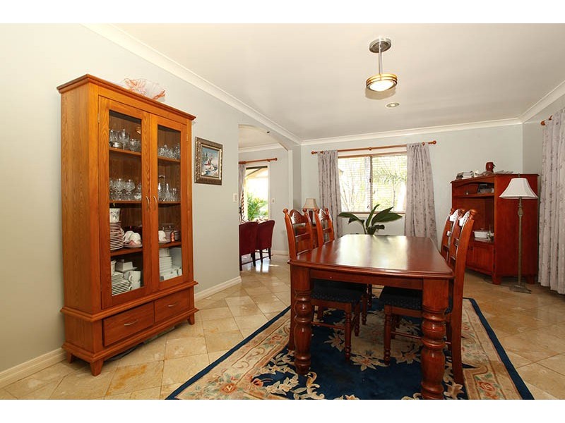 11 Kingsway Drive, Molendinar QLD 4214